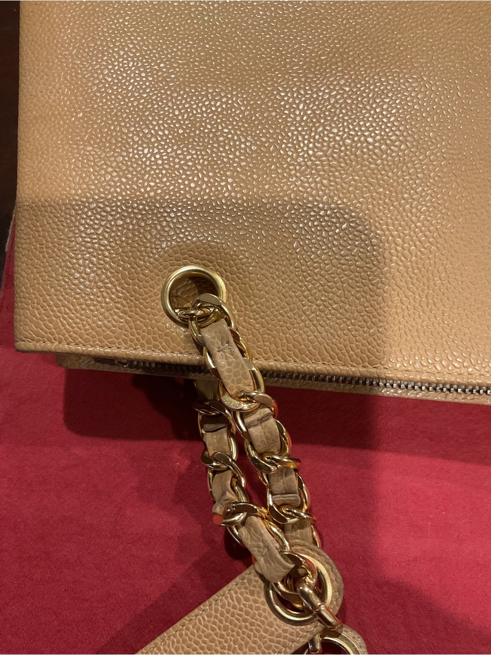 CHANEL Beige Leather Shoulder Bag with Gold Chain Detail - Picture 4 of 15